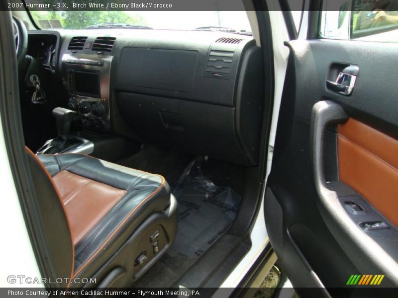 Birch White / Ebony Black/Morocco 2007 Hummer H3 X