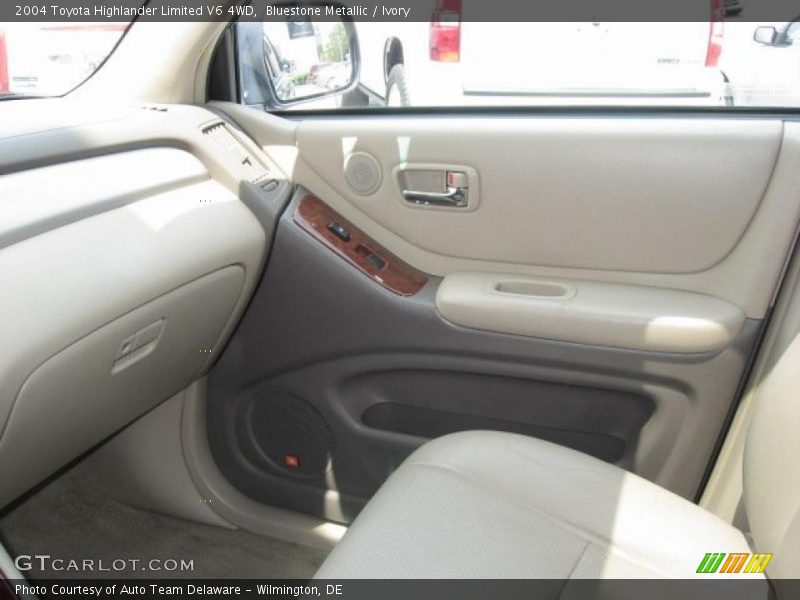 Bluestone Metallic / Ivory 2004 Toyota Highlander Limited V6 4WD