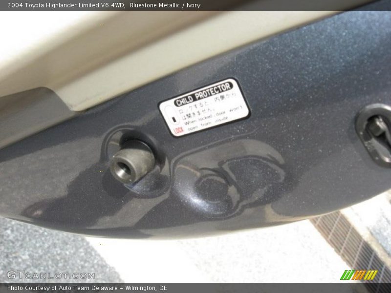 Bluestone Metallic / Ivory 2004 Toyota Highlander Limited V6 4WD