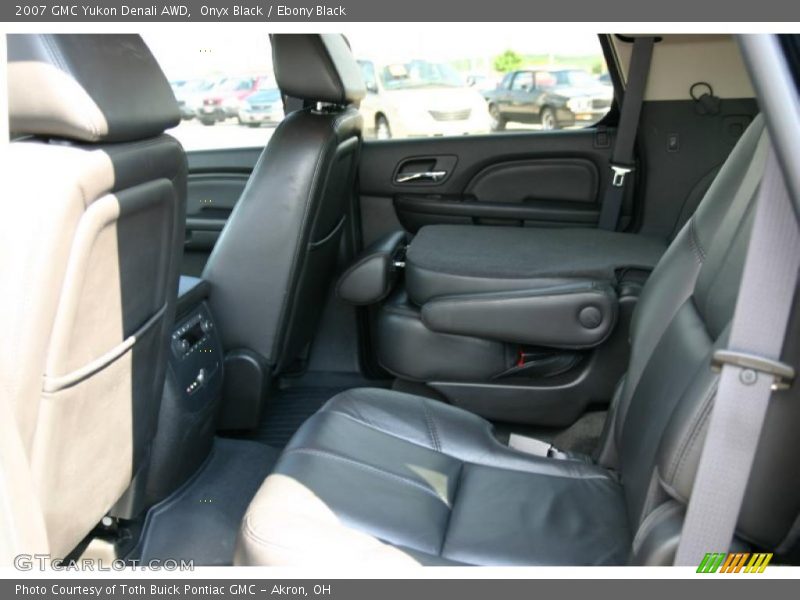Onyx Black / Ebony Black 2007 GMC Yukon Denali AWD