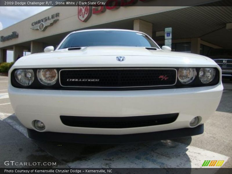Stone White / Dark Slate Gray 2009 Dodge Challenger R/T