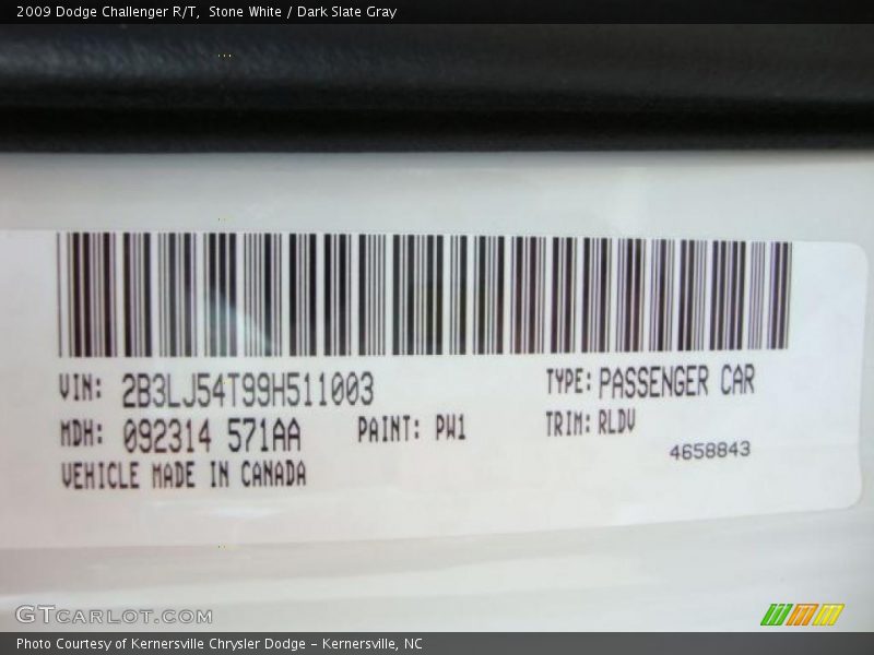 Stone White / Dark Slate Gray 2009 Dodge Challenger R/T
