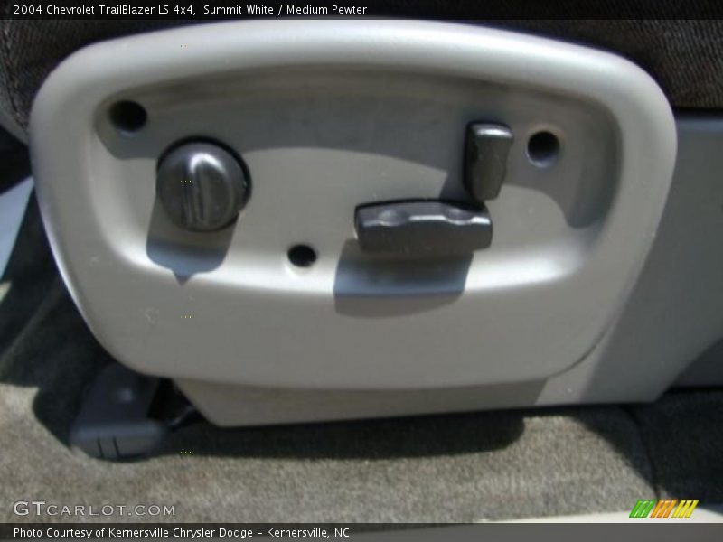 Summit White / Medium Pewter 2004 Chevrolet TrailBlazer LS 4x4