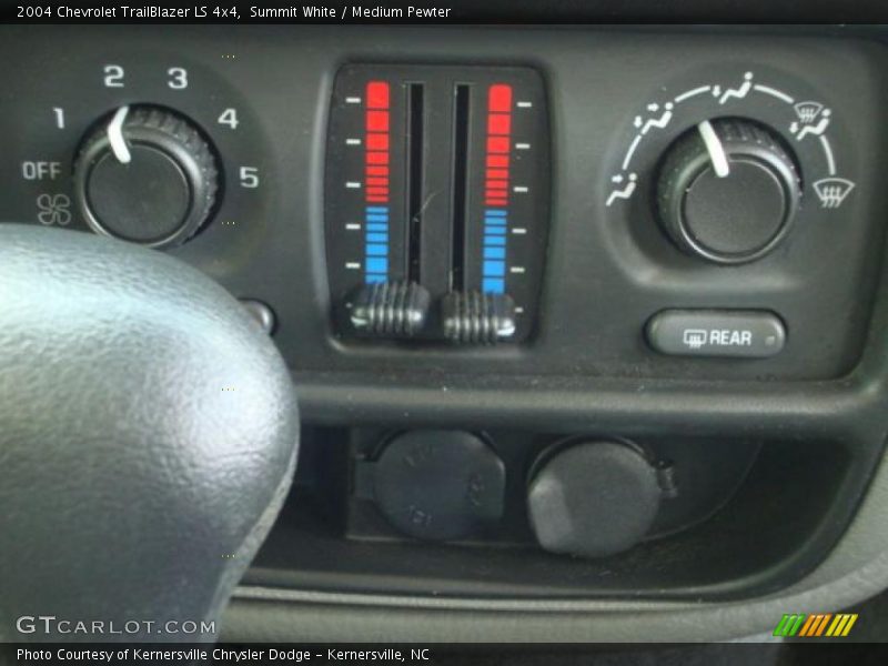 Summit White / Medium Pewter 2004 Chevrolet TrailBlazer LS 4x4