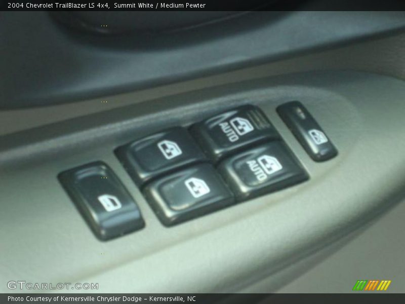 Summit White / Medium Pewter 2004 Chevrolet TrailBlazer LS 4x4