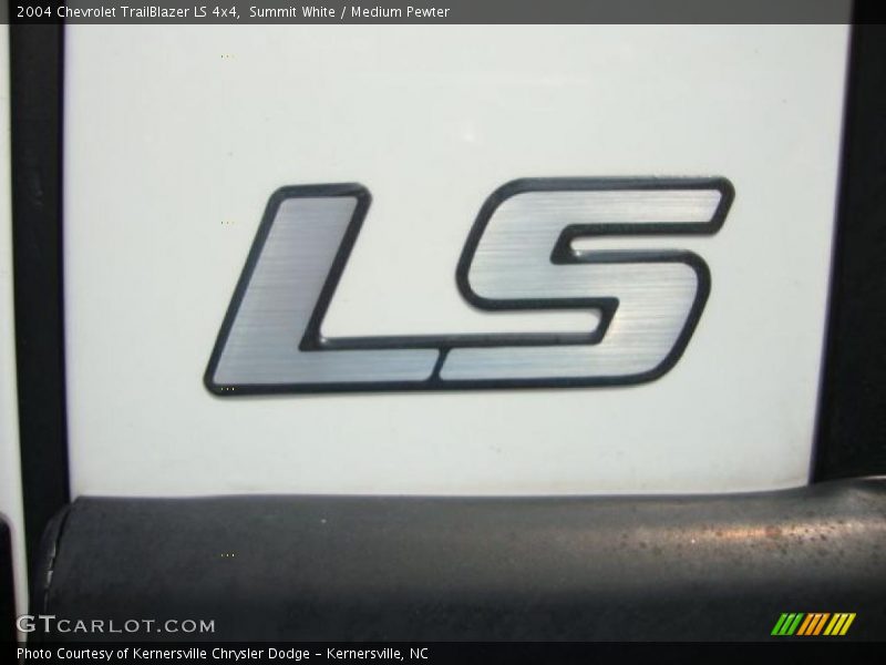 Summit White / Medium Pewter 2004 Chevrolet TrailBlazer LS 4x4