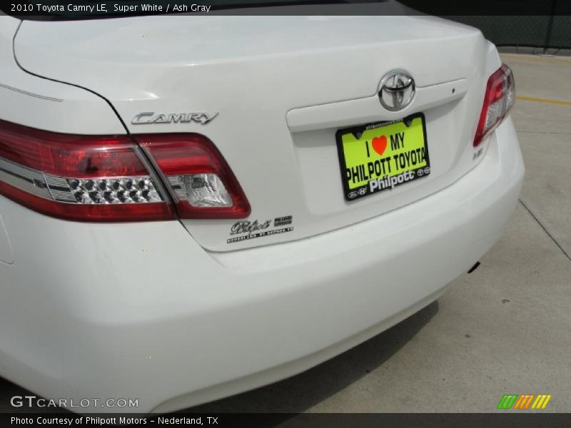 Super White / Ash Gray 2010 Toyota Camry LE