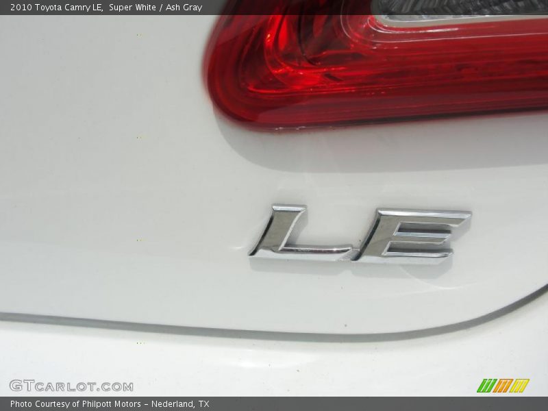 Super White / Ash Gray 2010 Toyota Camry LE