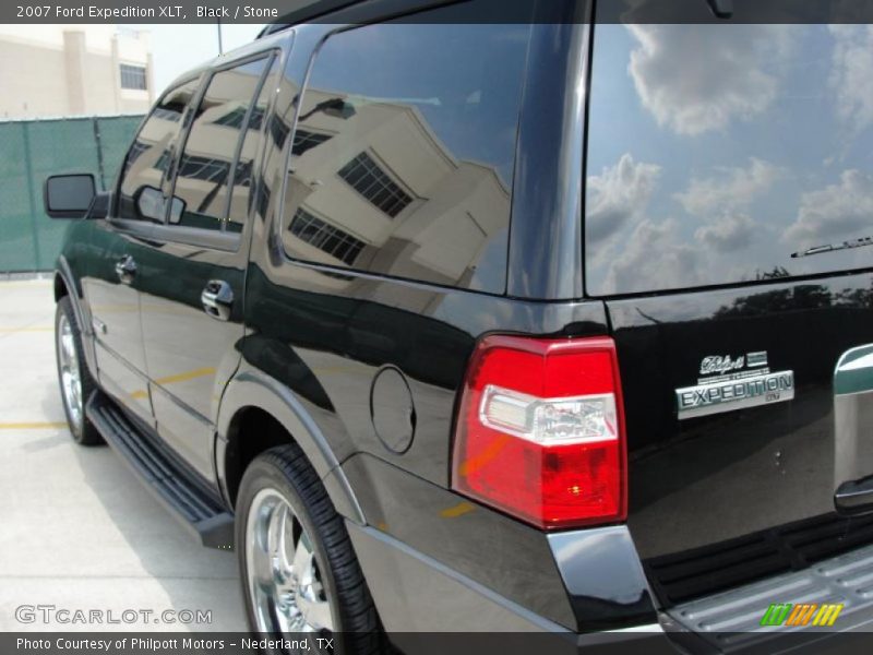 Black / Stone 2007 Ford Expedition XLT