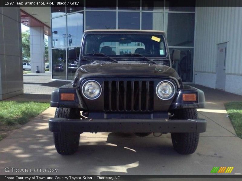 Black / Gray 1997 Jeep Wrangler SE 4x4
