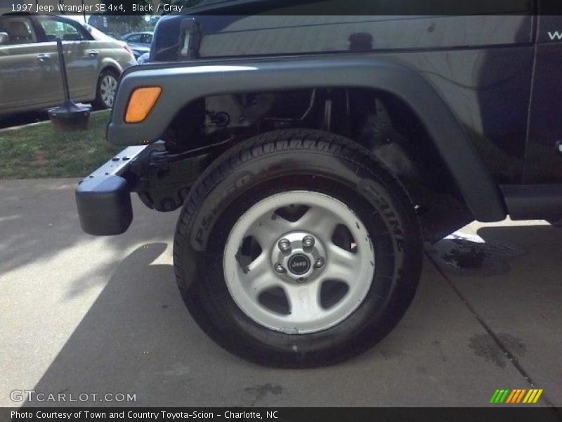 Black / Gray 1997 Jeep Wrangler SE 4x4