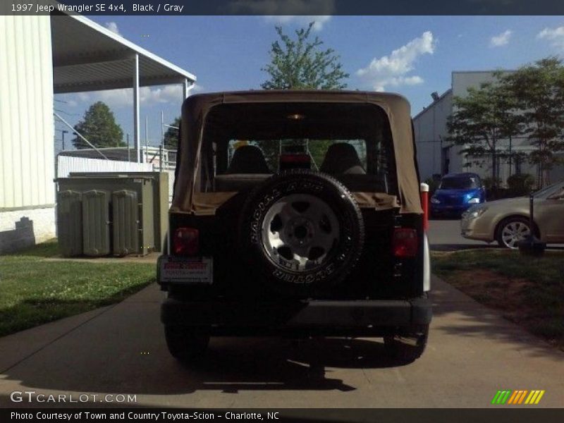 Black / Gray 1997 Jeep Wrangler SE 4x4