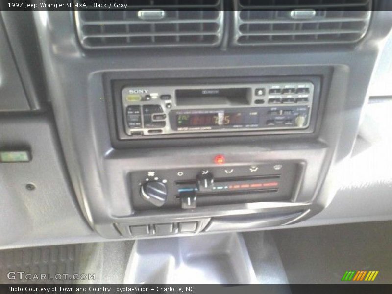 Black / Gray 1997 Jeep Wrangler SE 4x4