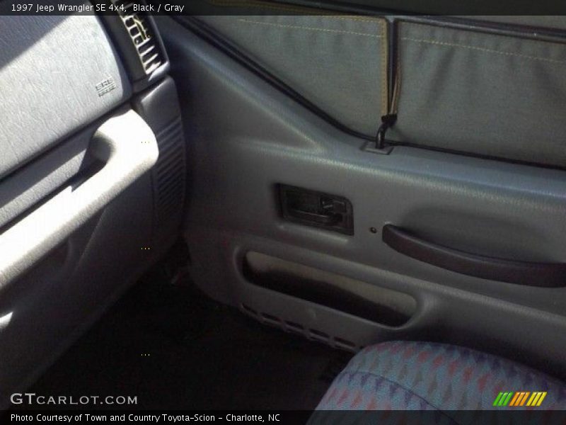 Black / Gray 1997 Jeep Wrangler SE 4x4