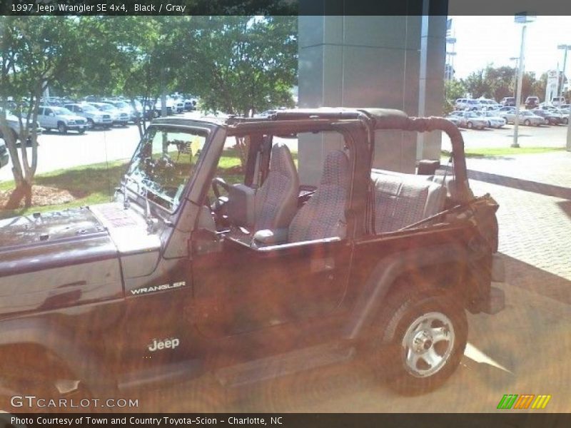 Black / Gray 1997 Jeep Wrangler SE 4x4