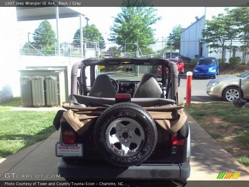 Black / Gray 1997 Jeep Wrangler SE 4x4