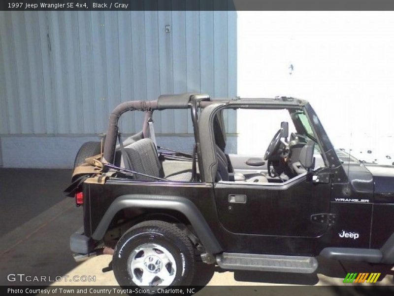 Black / Gray 1997 Jeep Wrangler SE 4x4