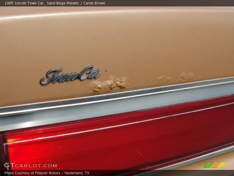 Sand Beige Metallic / Carob Brown 1985 Lincoln Town Car