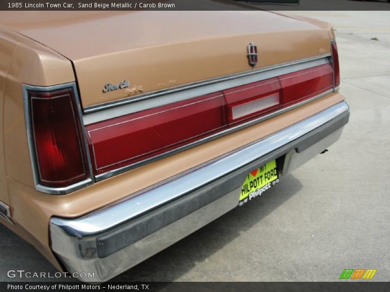 Sand Beige Metallic / Carob Brown 1985 Lincoln Town Car