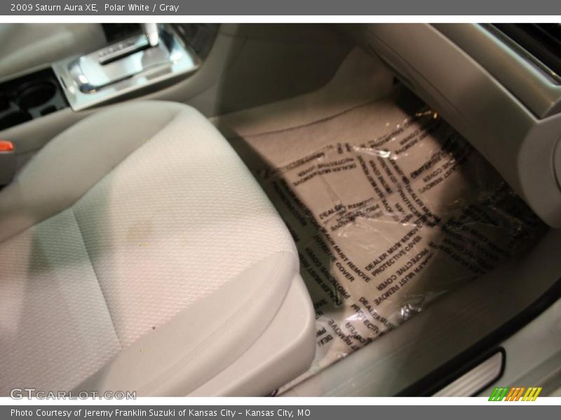 Polar White / Gray 2009 Saturn Aura XE