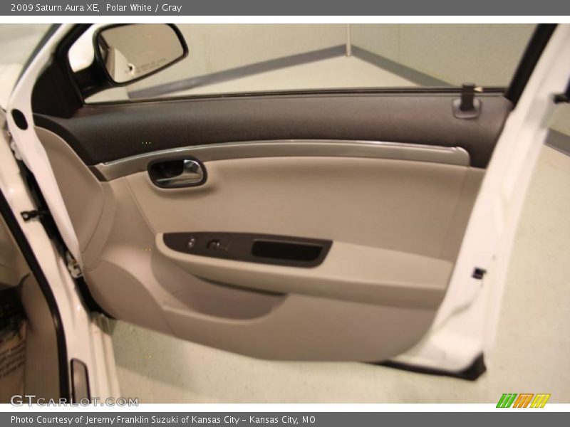 Polar White / Gray 2009 Saturn Aura XE