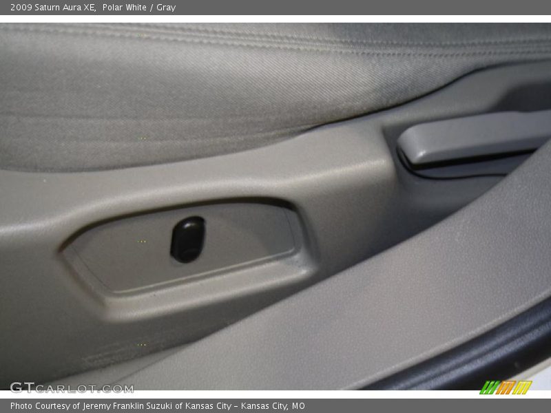 Polar White / Gray 2009 Saturn Aura XE