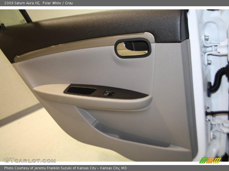 Polar White / Gray 2009 Saturn Aura XE