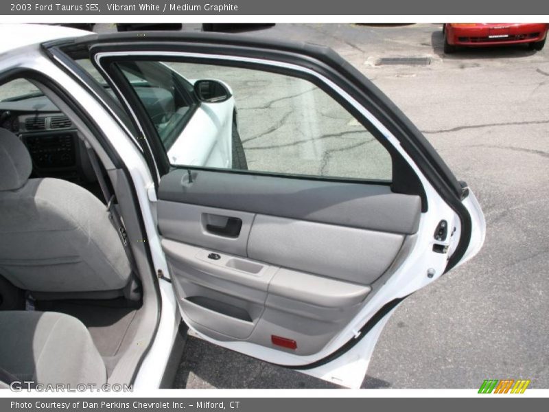 Vibrant White / Medium Graphite 2003 Ford Taurus SES