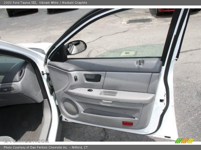 Vibrant White / Medium Graphite 2003 Ford Taurus SES