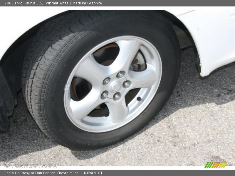 Vibrant White / Medium Graphite 2003 Ford Taurus SES