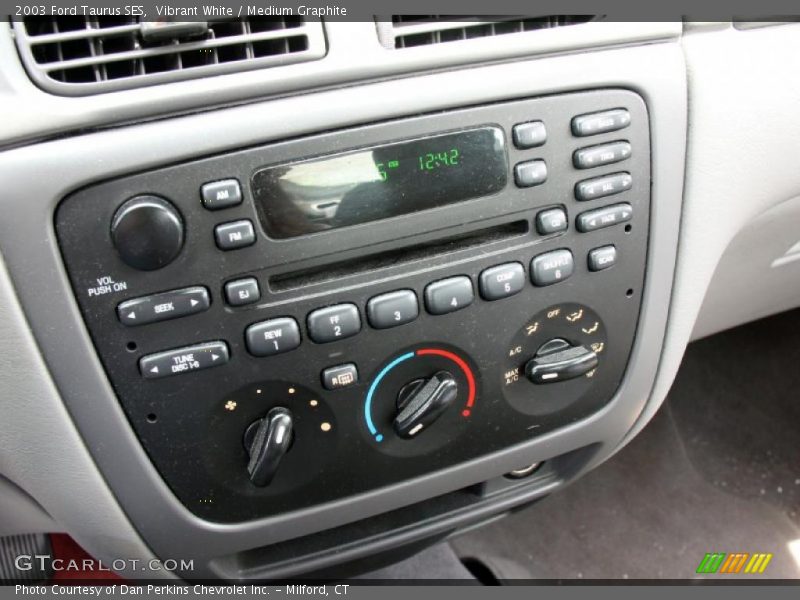 Vibrant White / Medium Graphite 2003 Ford Taurus SES