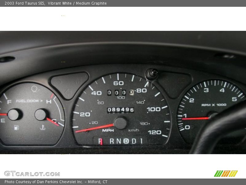 Vibrant White / Medium Graphite 2003 Ford Taurus SES