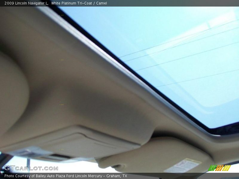 White Platinum Tri-Coat / Camel 2009 Lincoln Navigator L