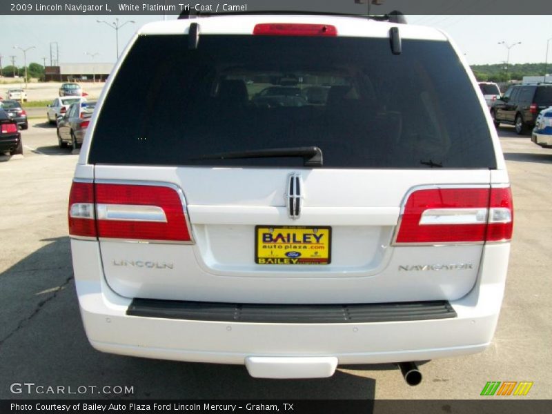 White Platinum Tri-Coat / Camel 2009 Lincoln Navigator L