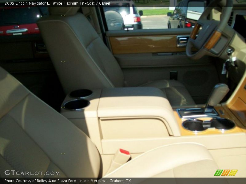 White Platinum Tri-Coat / Camel 2009 Lincoln Navigator L
