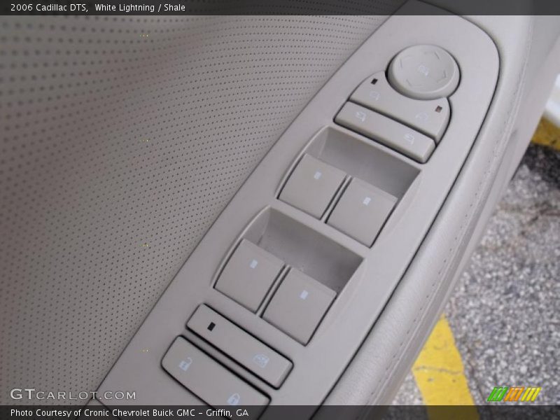 White Lightning / Shale 2006 Cadillac DTS