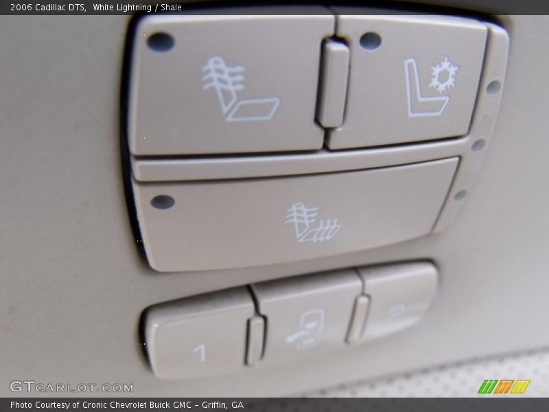 White Lightning / Shale 2006 Cadillac DTS