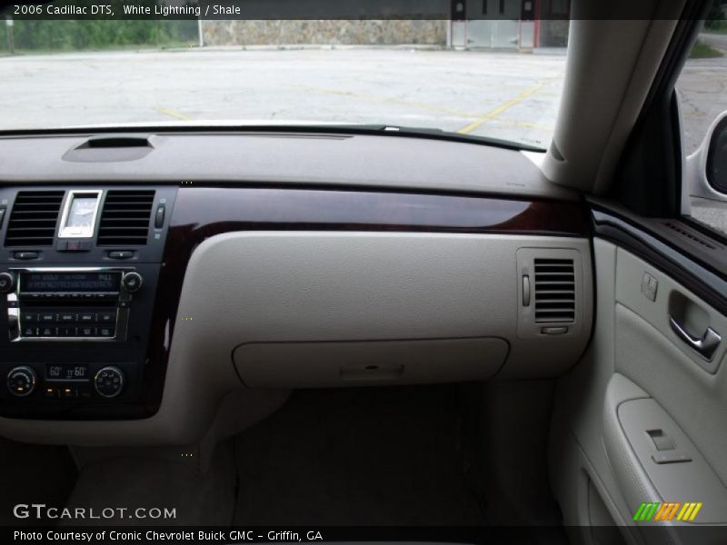 White Lightning / Shale 2006 Cadillac DTS