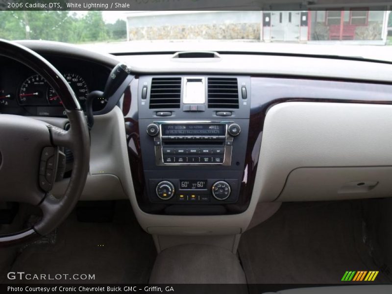 White Lightning / Shale 2006 Cadillac DTS