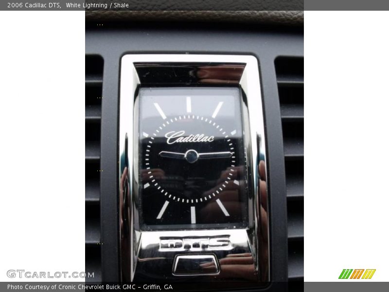 White Lightning / Shale 2006 Cadillac DTS