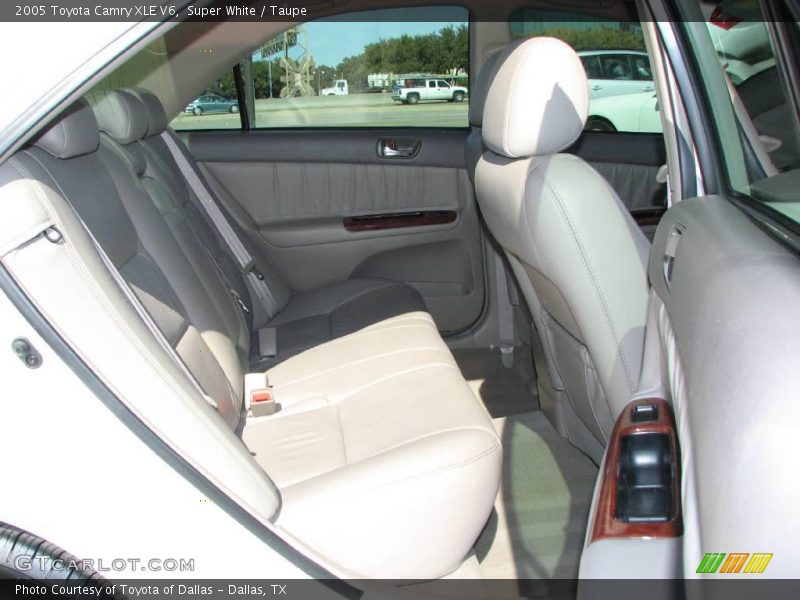 Super White / Taupe 2005 Toyota Camry XLE V6