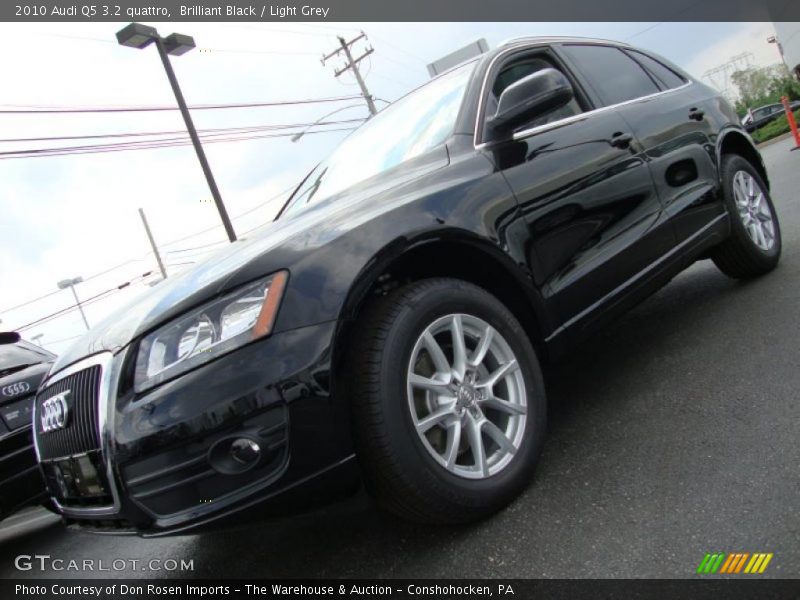Brilliant Black / Light Grey 2010 Audi Q5 3.2 quattro
