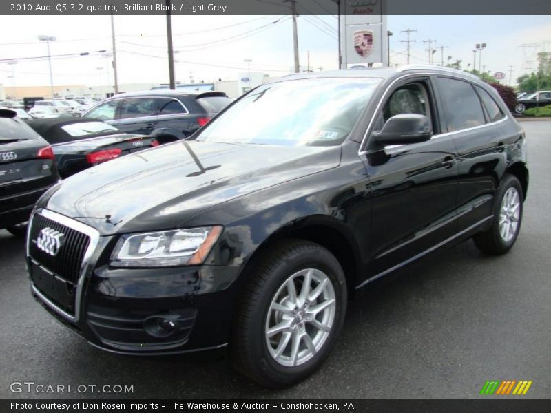 Brilliant Black / Light Grey 2010 Audi Q5 3.2 quattro