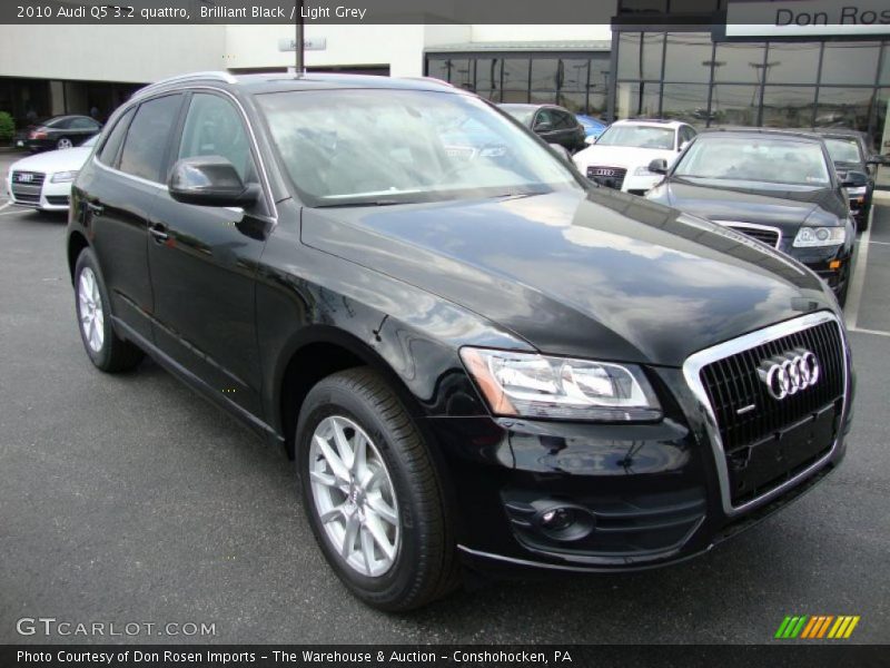 Brilliant Black / Light Grey 2010 Audi Q5 3.2 quattro