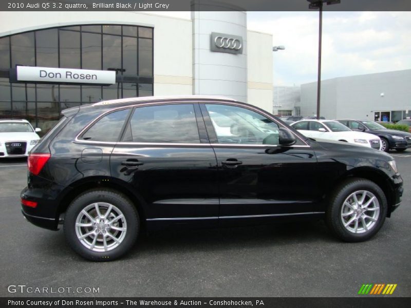 Brilliant Black / Light Grey 2010 Audi Q5 3.2 quattro