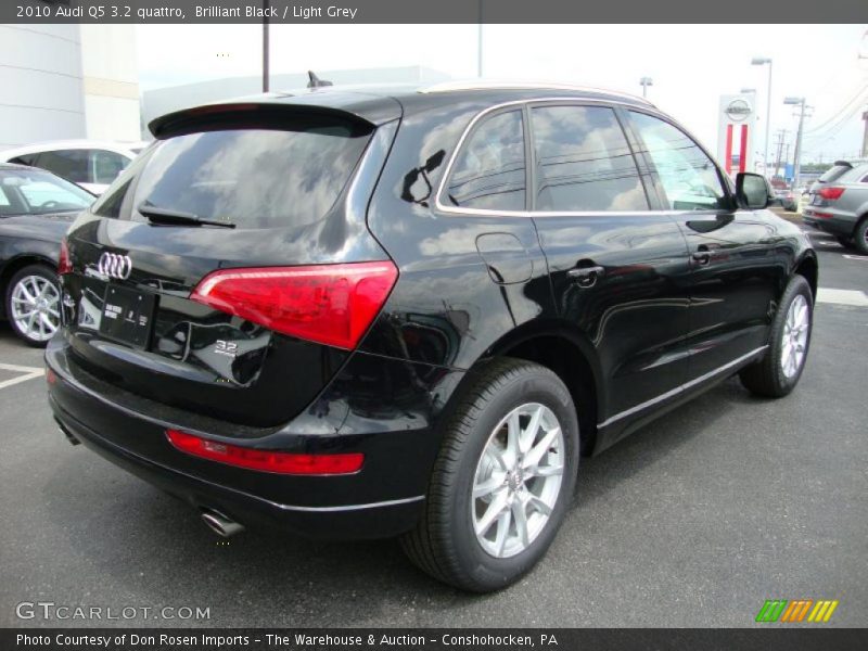 Brilliant Black / Light Grey 2010 Audi Q5 3.2 quattro