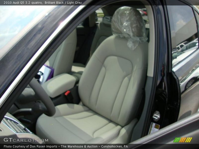 Brilliant Black / Light Grey 2010 Audi Q5 3.2 quattro