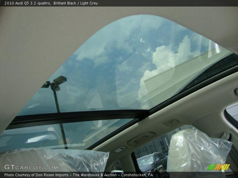 Brilliant Black / Light Grey 2010 Audi Q5 3.2 quattro