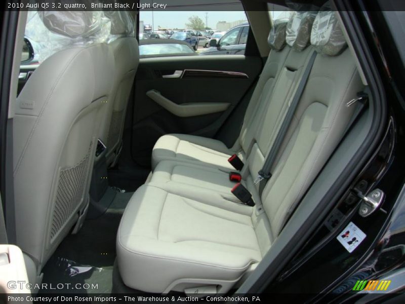 Brilliant Black / Light Grey 2010 Audi Q5 3.2 quattro