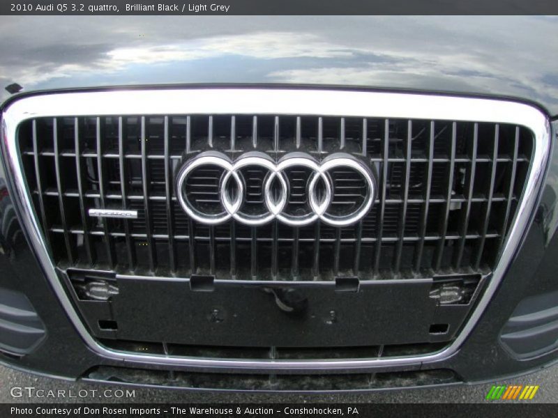 Brilliant Black / Light Grey 2010 Audi Q5 3.2 quattro